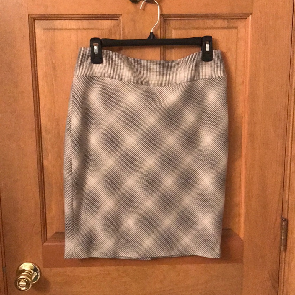 Limited skirt